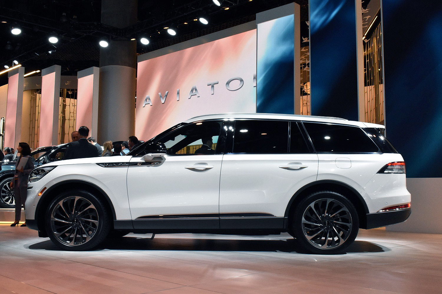 2020 lincoln aviator se live 5