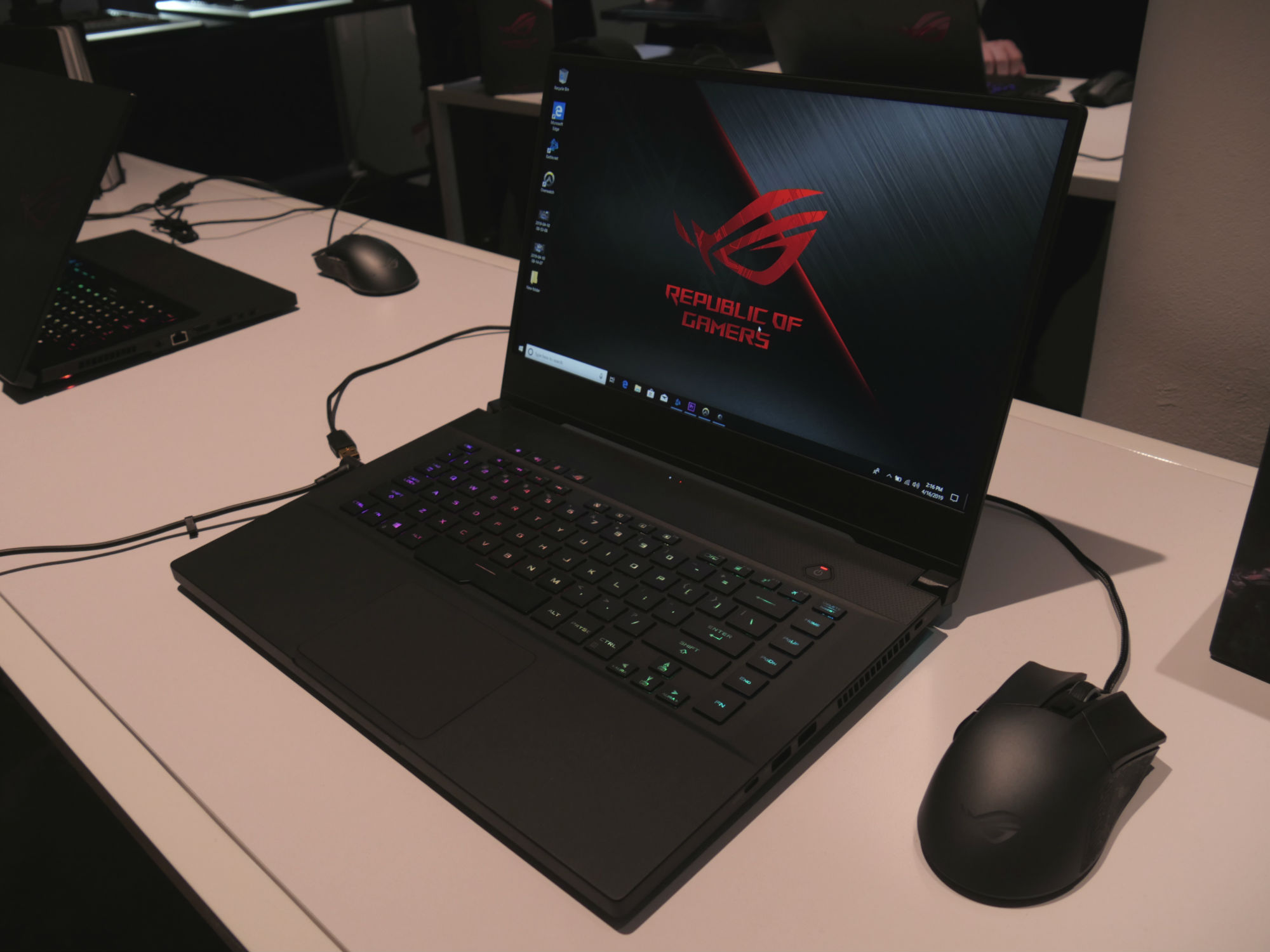 asus rog zephyrus strix tuf 240hz gx501