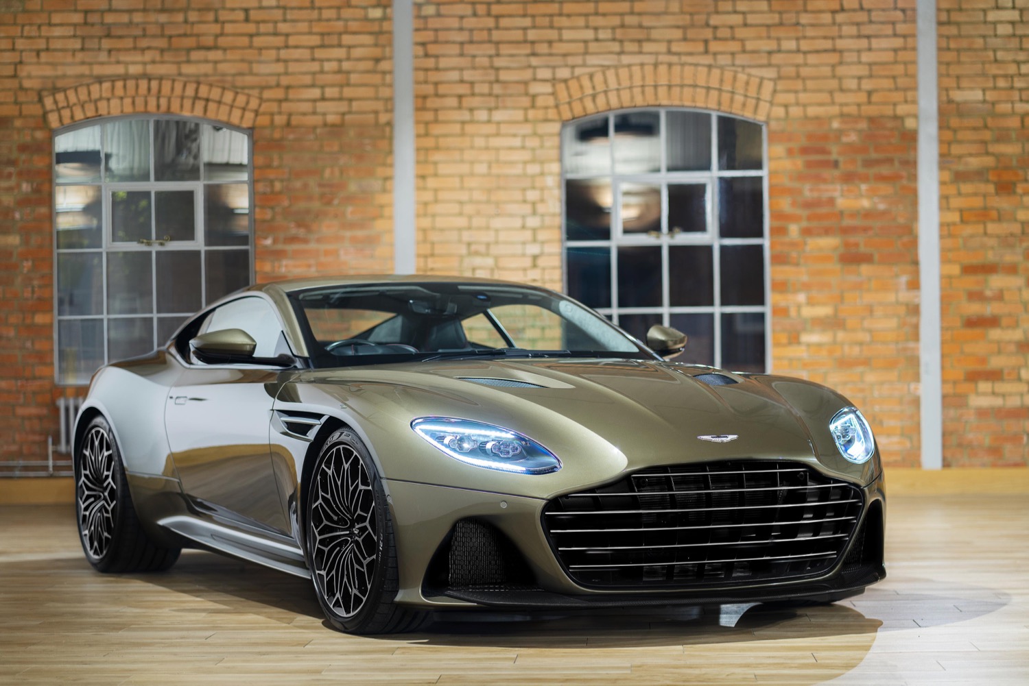 Aston Martin DBS Superleggera 'On Her Majesty's Secret Service'