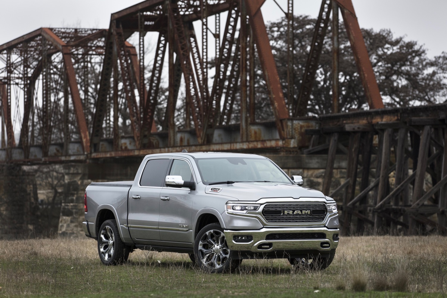 2020 ram 1500 ecodiesel pickup truck