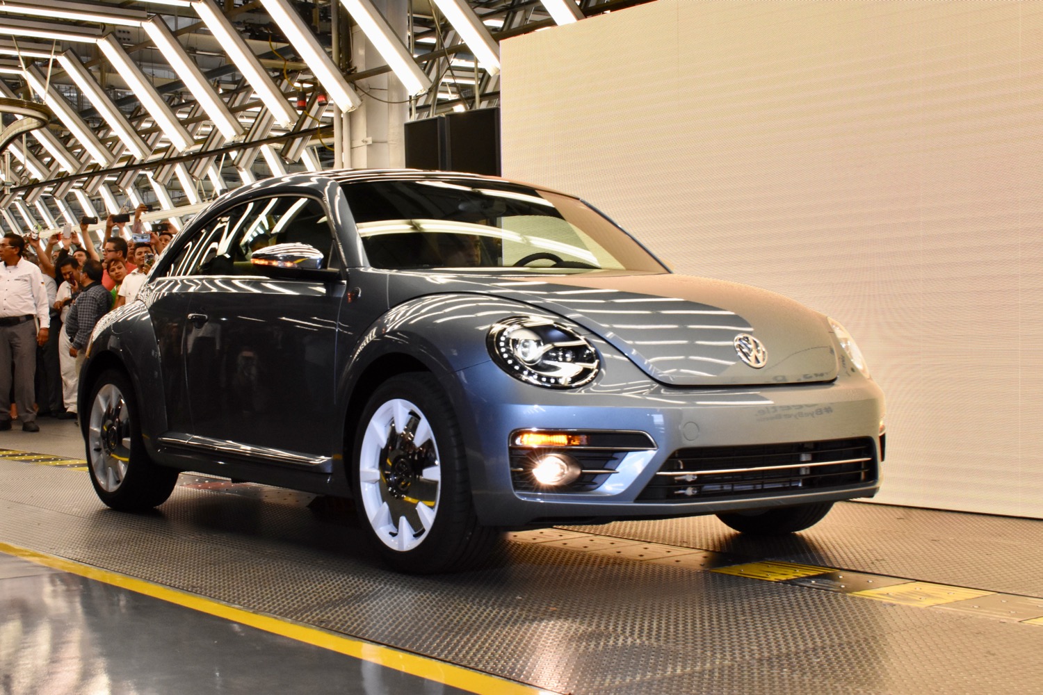 volkswagen beetle production officially ends last