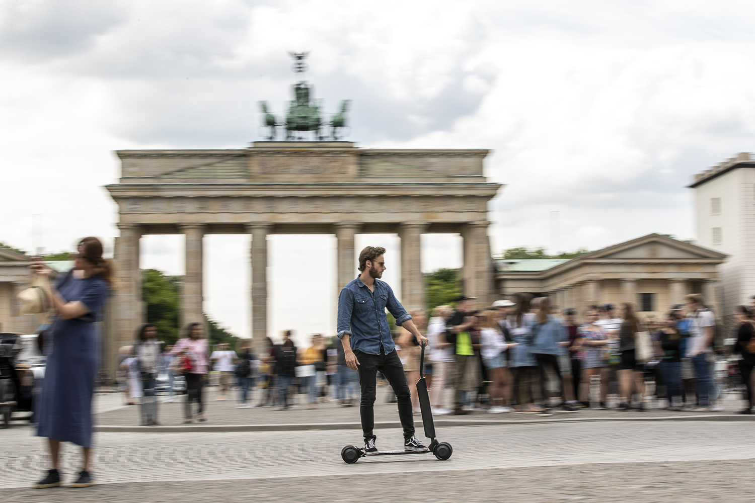 audi shows e tron scooter four wheeled electric skateboard concept combines with