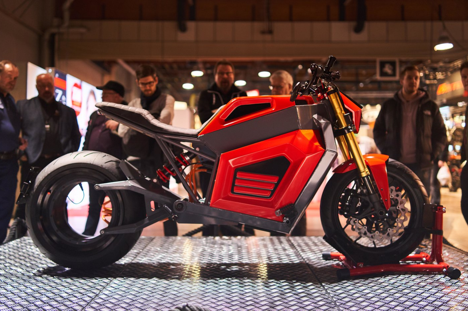 rmk e2 hubless electric motorcycle at show 01  1