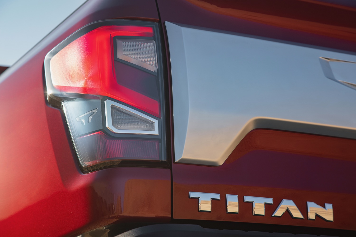 2020 nissan titan photos and specs