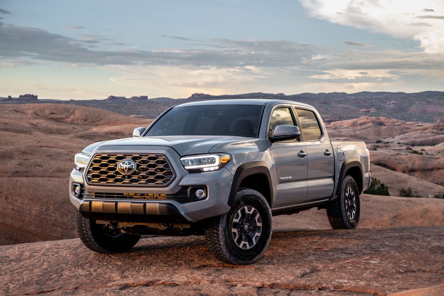 2020 toyota tacoma boasts new look smarter tech features