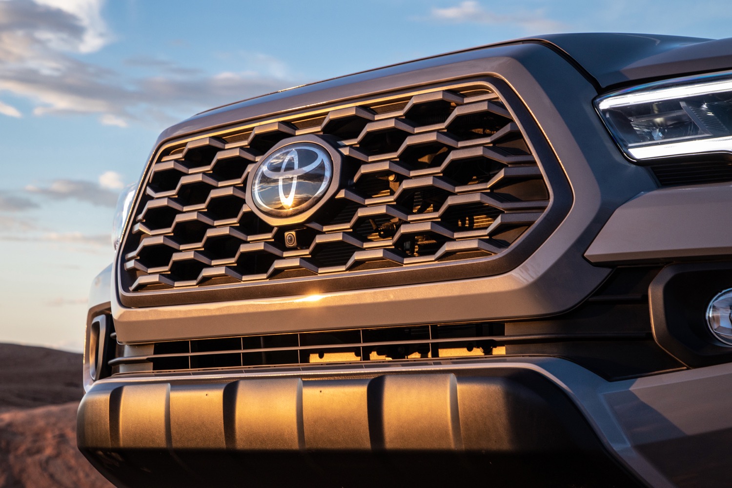 2020 toyota tacoma boasts new look smarter tech features