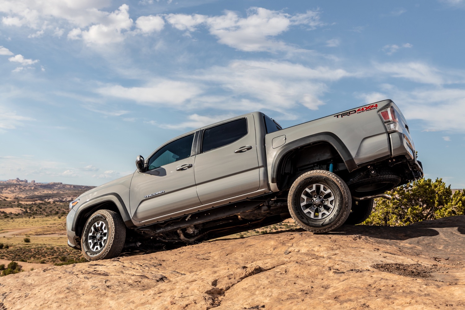 2020 toyota tacoma boasts new look smarter tech features