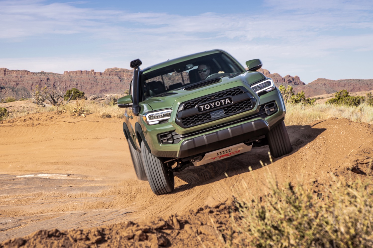 2020 toyota tacoma boasts new look smarter tech features