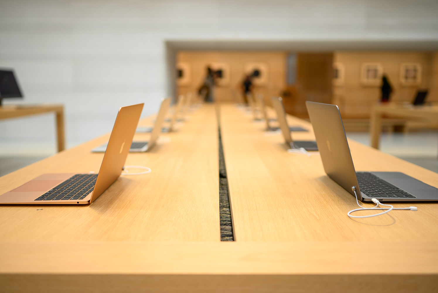 Apple Fifth Avenue Store Macbooks