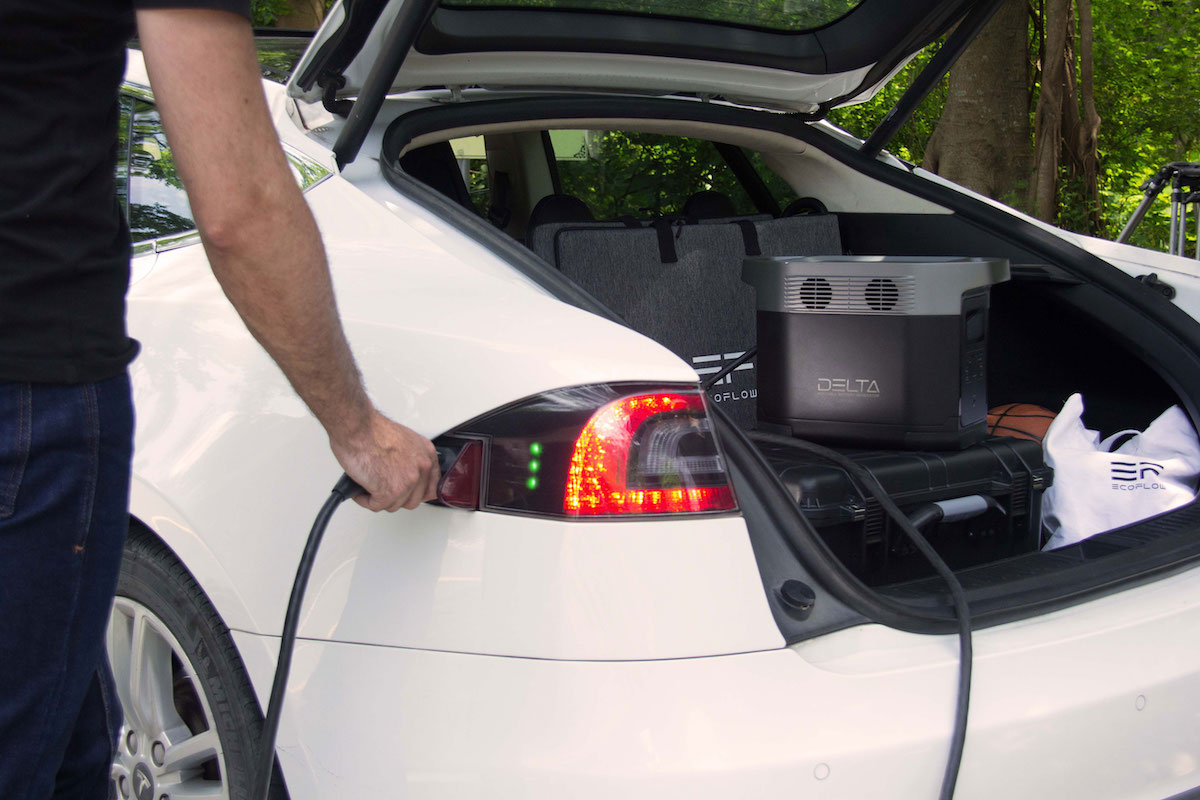 this portable power station has 6 ac outlets and can charge a tesla ecoflow delta 4