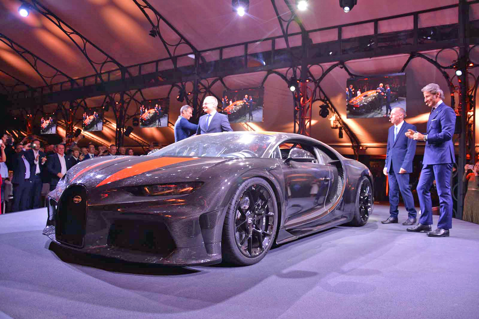 304 mph bugatti chiron becomes the fastest car in world rg ss300plus 02