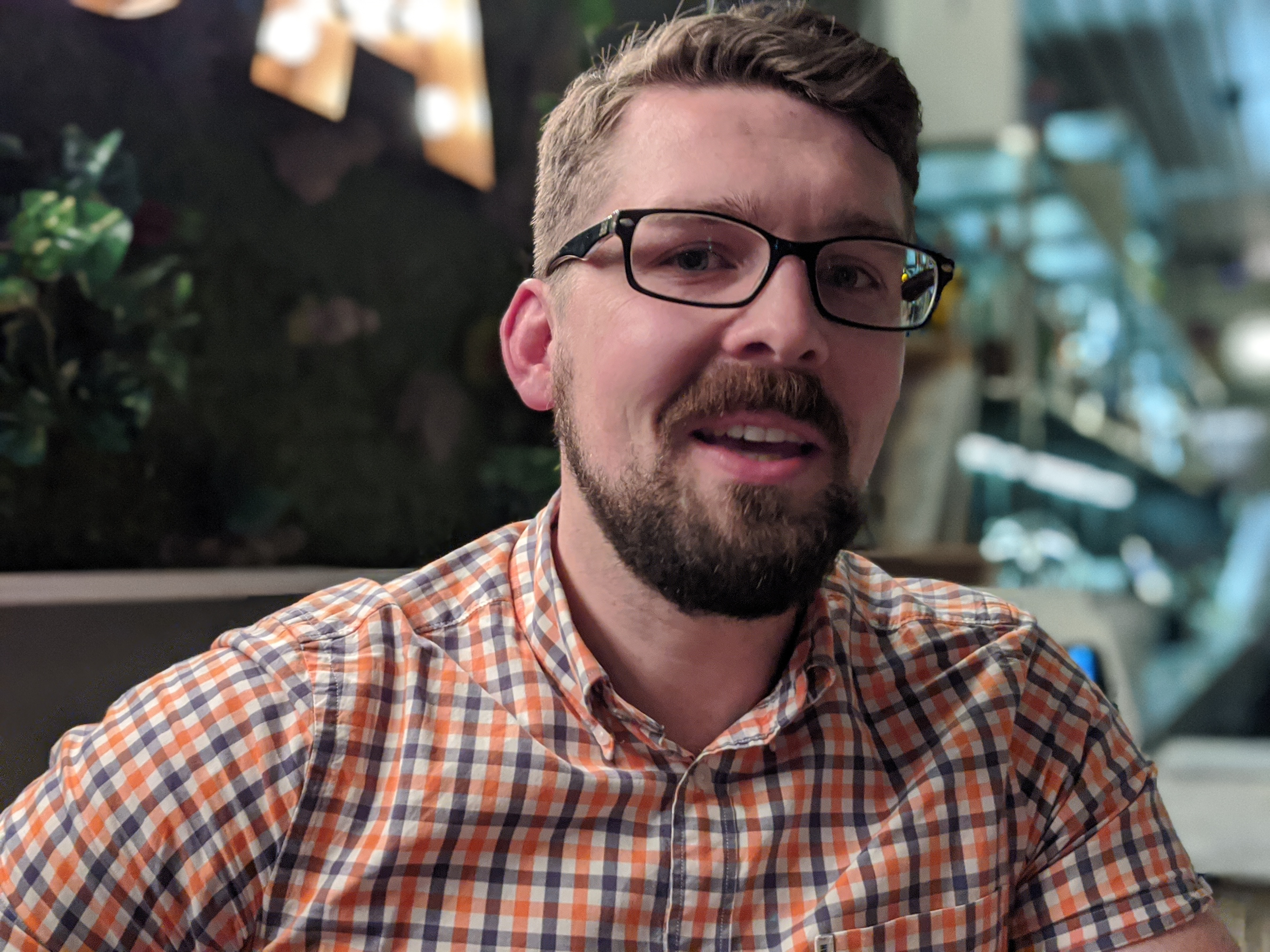 pixel 4 xl portrait mode guy with glasses