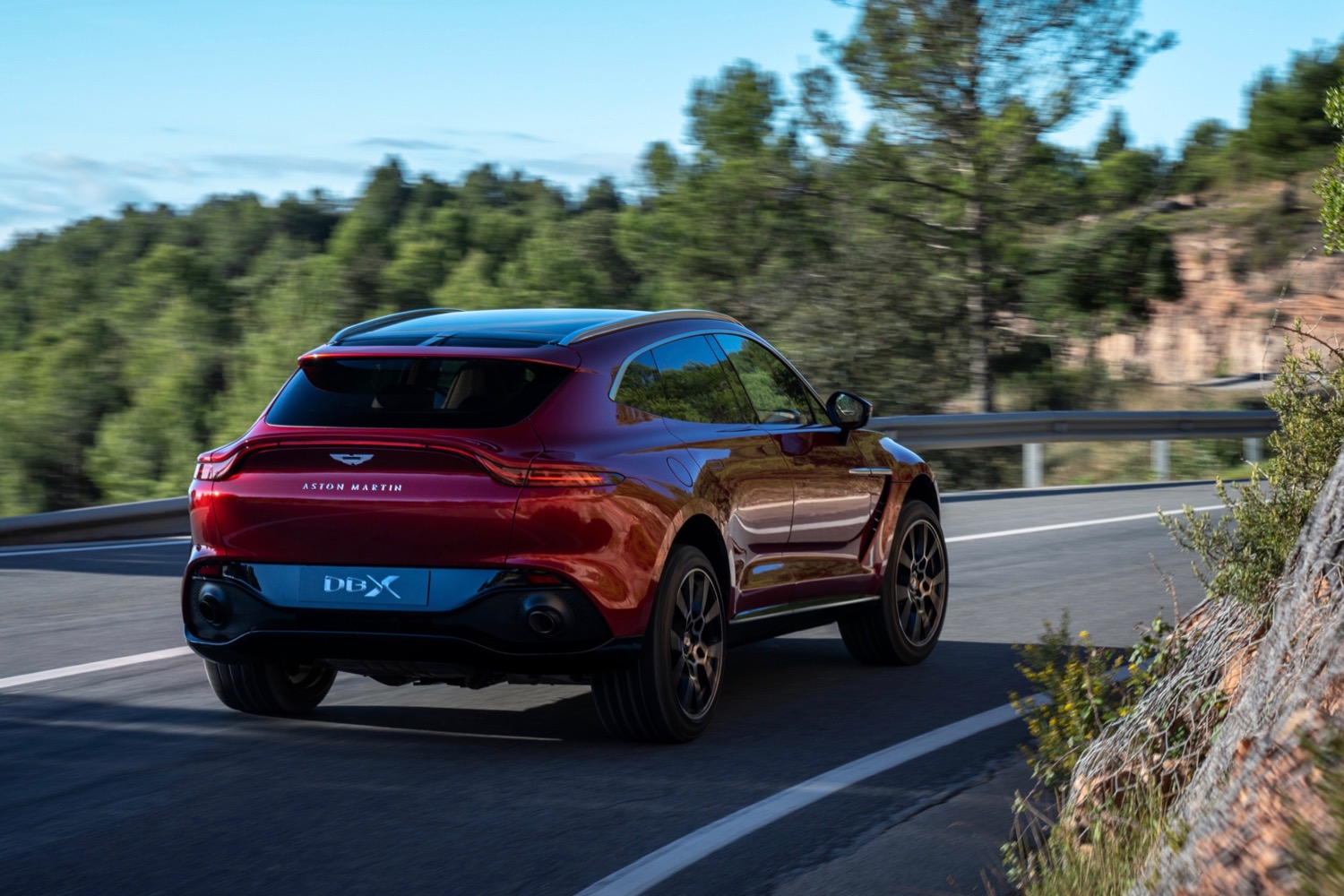 2021 aston martin dbx suv photos specs pricing 2019 los angeles auto show