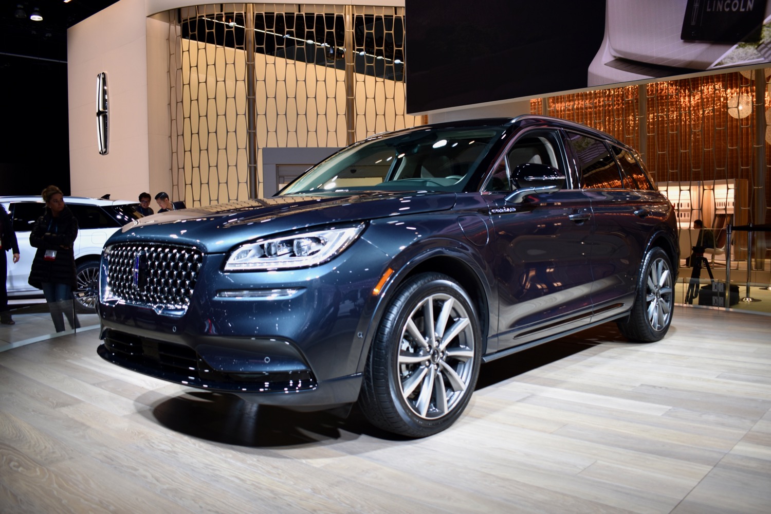 lincoln corsair grand touring plug in hybrid 2019 los angeles auto show