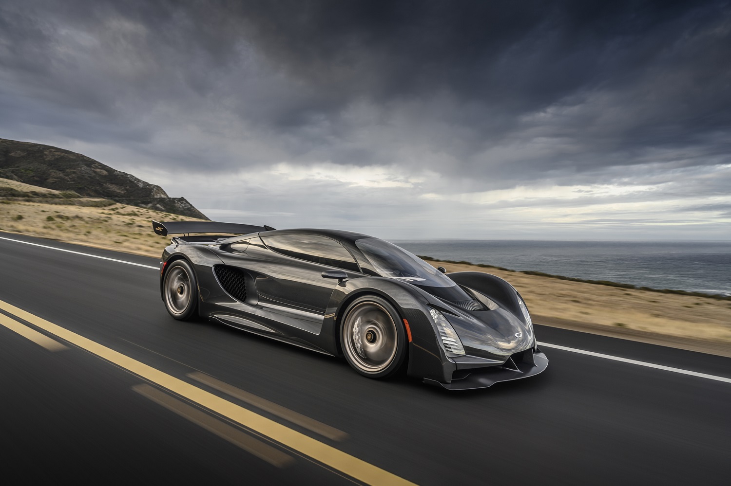 czinger 21c is a 3d printed plug in hybrid hypercar 10