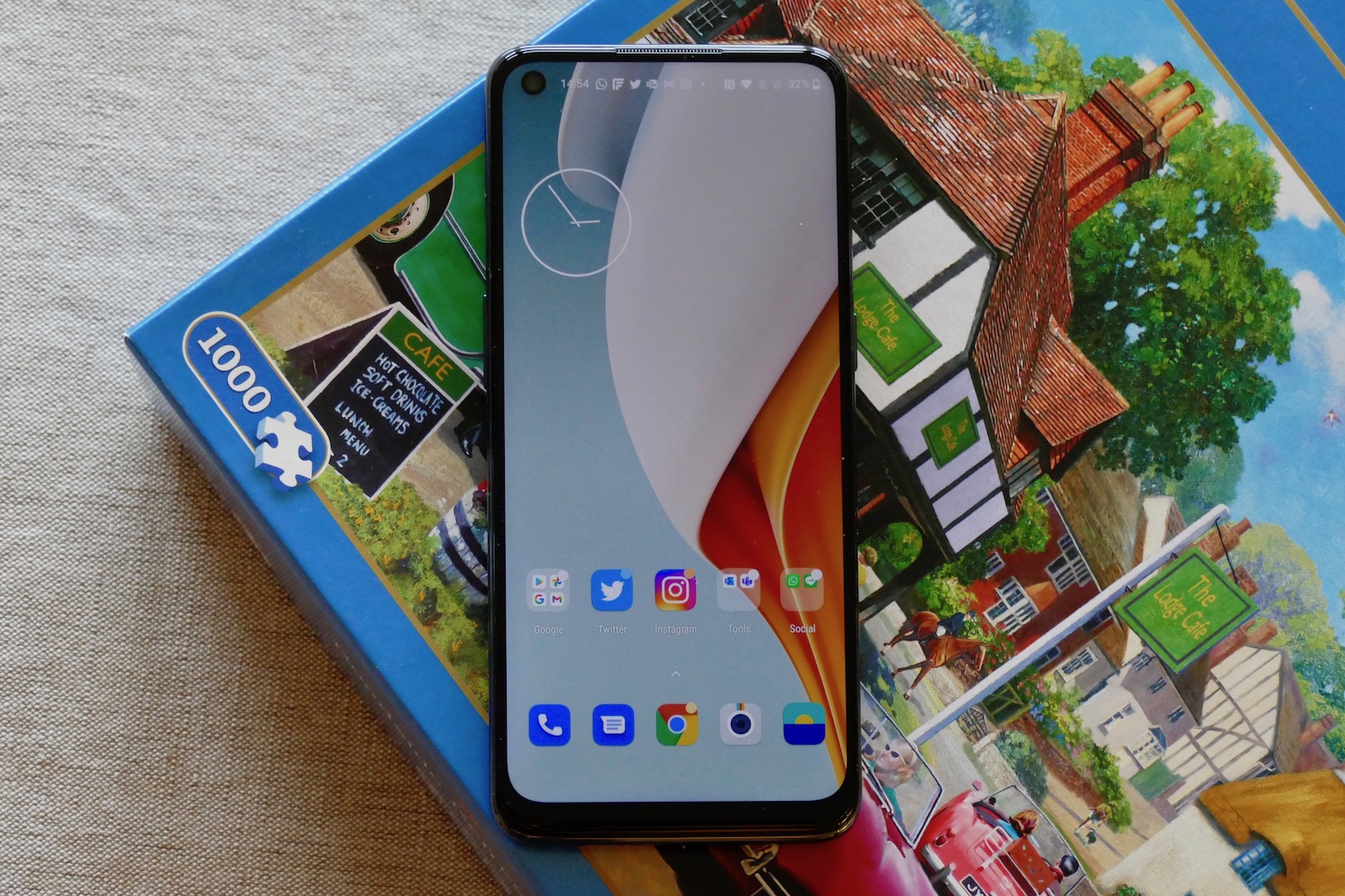 oneplus nord n10 5g versus pixel 4a screen comparison