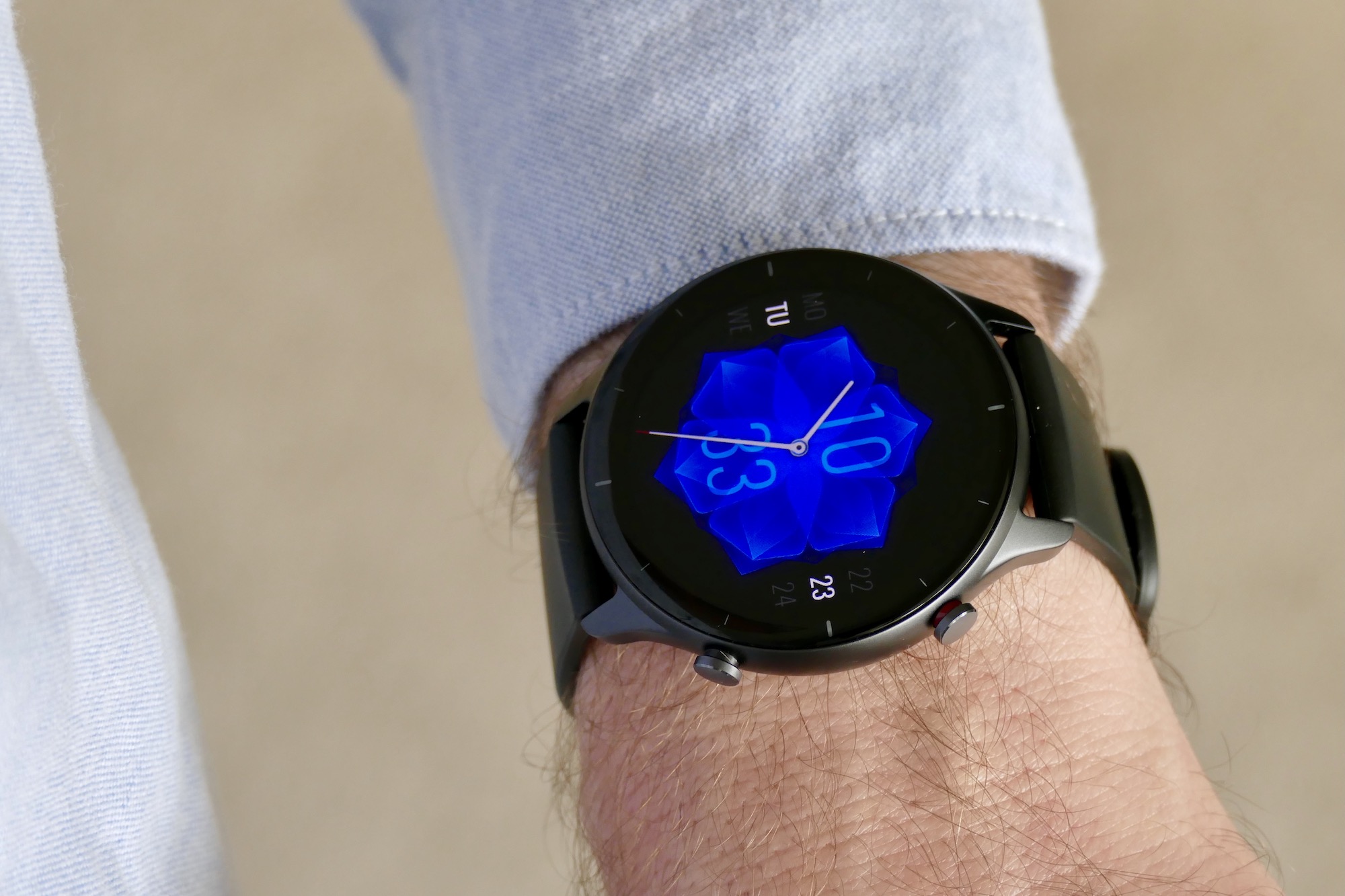 amazfit gtr 2e smartwatch review petal face