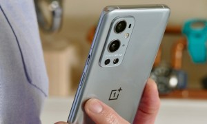 oneplus 9 pro review camera hand