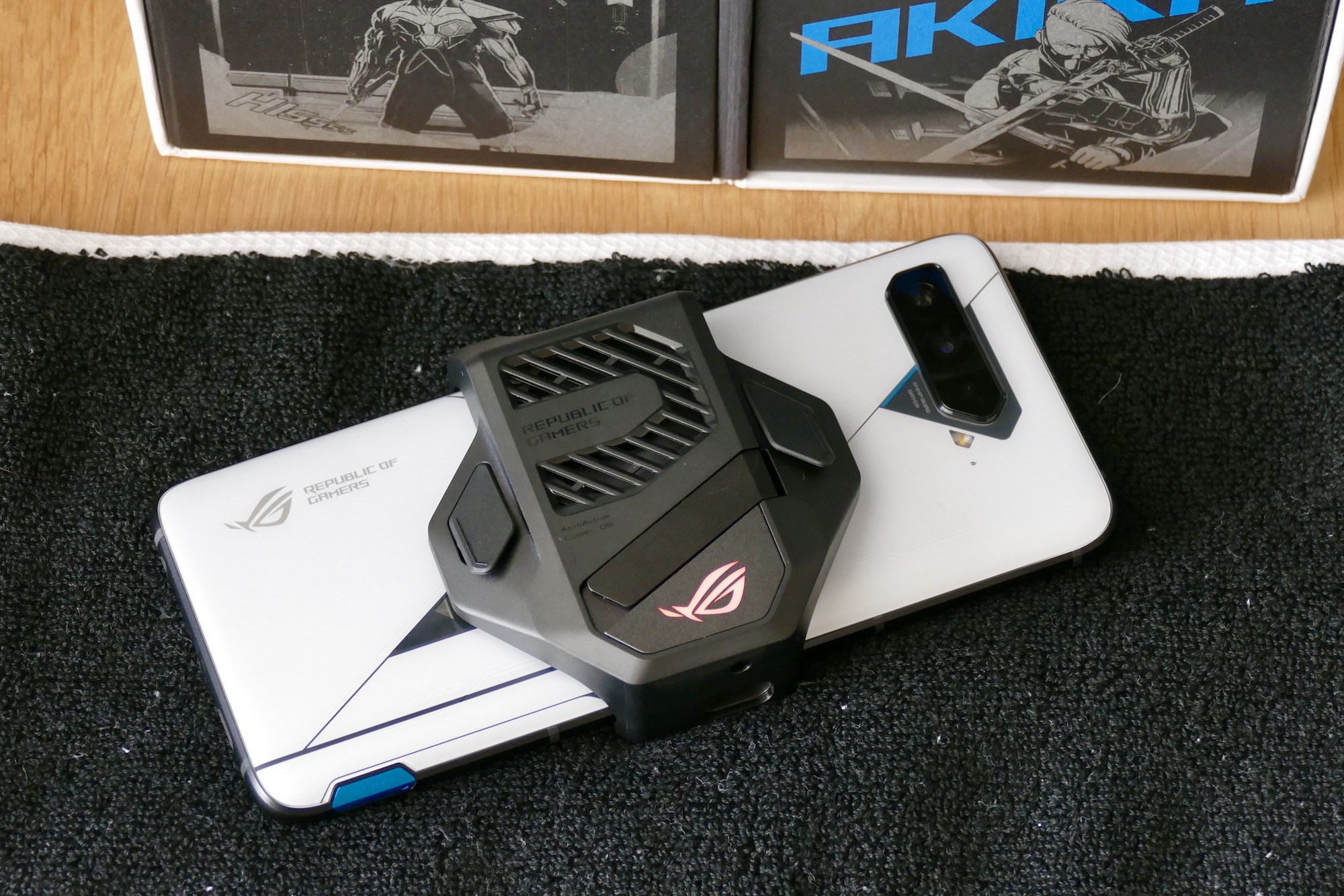 asus rog phone 5 ultimate fan gift package aeroactive cooler