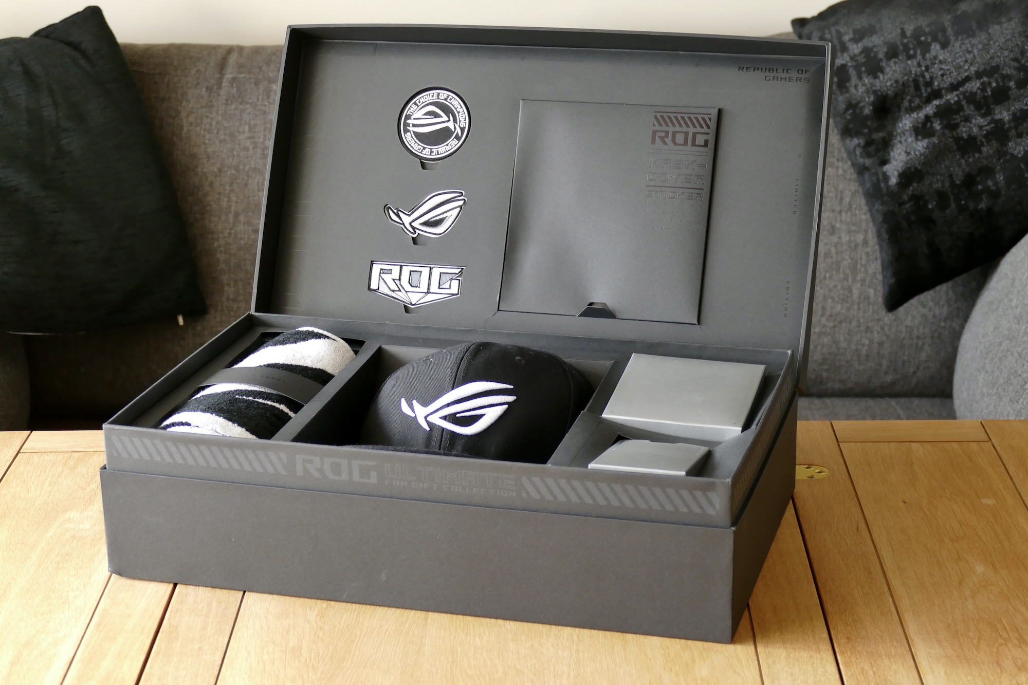 asus rog phone 5 ultimate fan gift package box