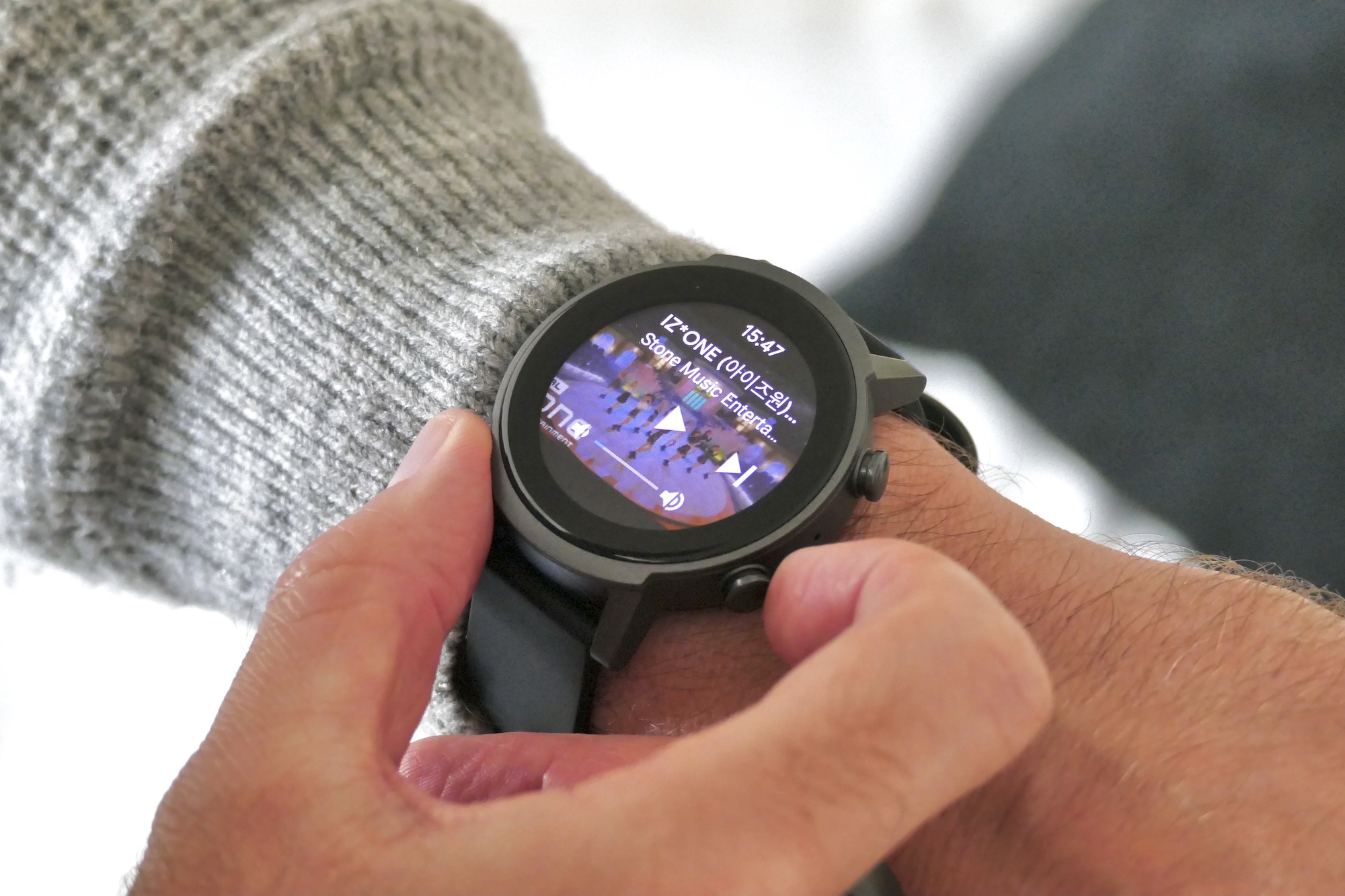 Controlling music on the TicWatch E3.