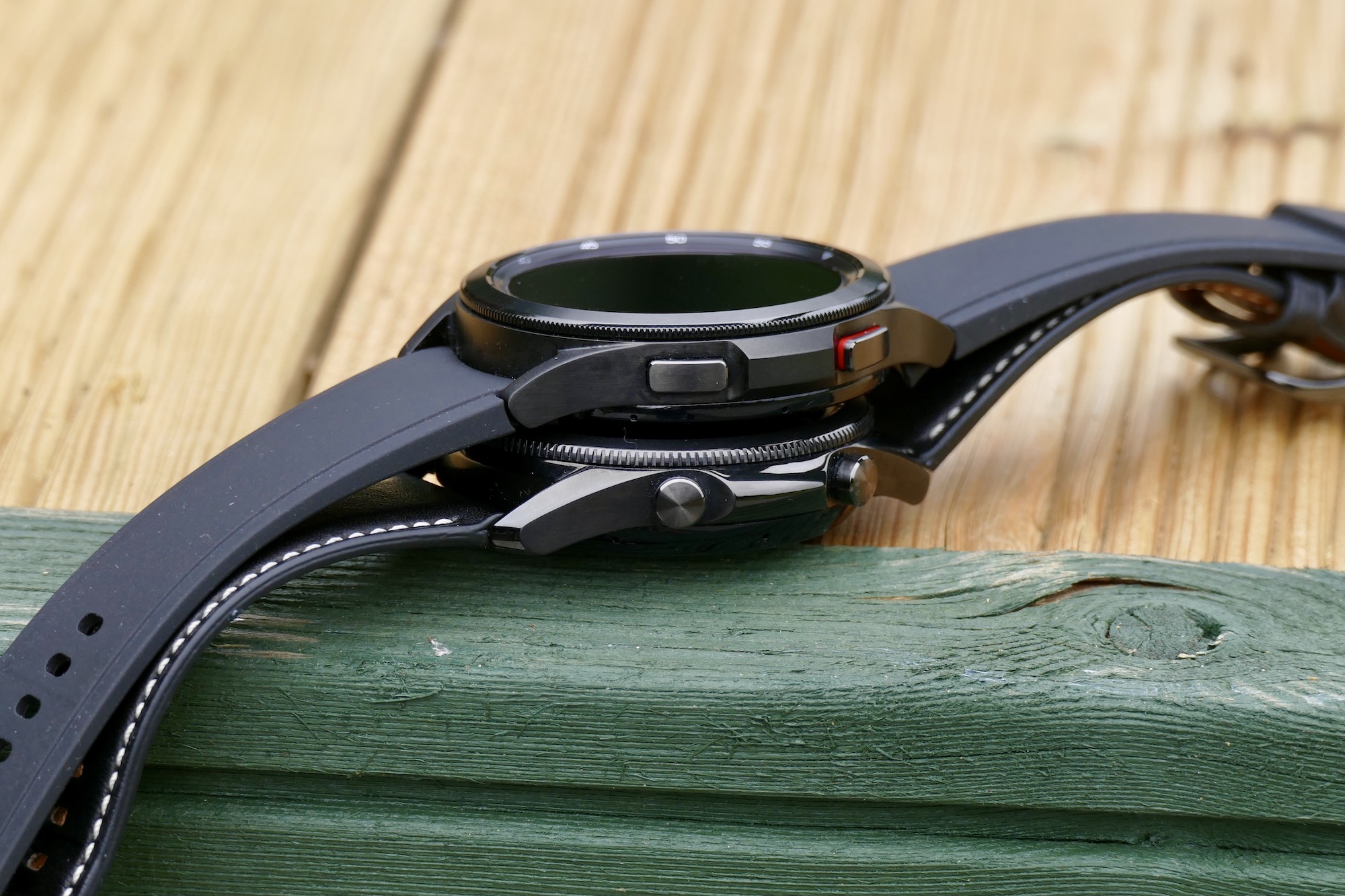 Buttons on the Galaxy Watch 4 Classic (top) and the Galaxy Watch 3 (bottom)