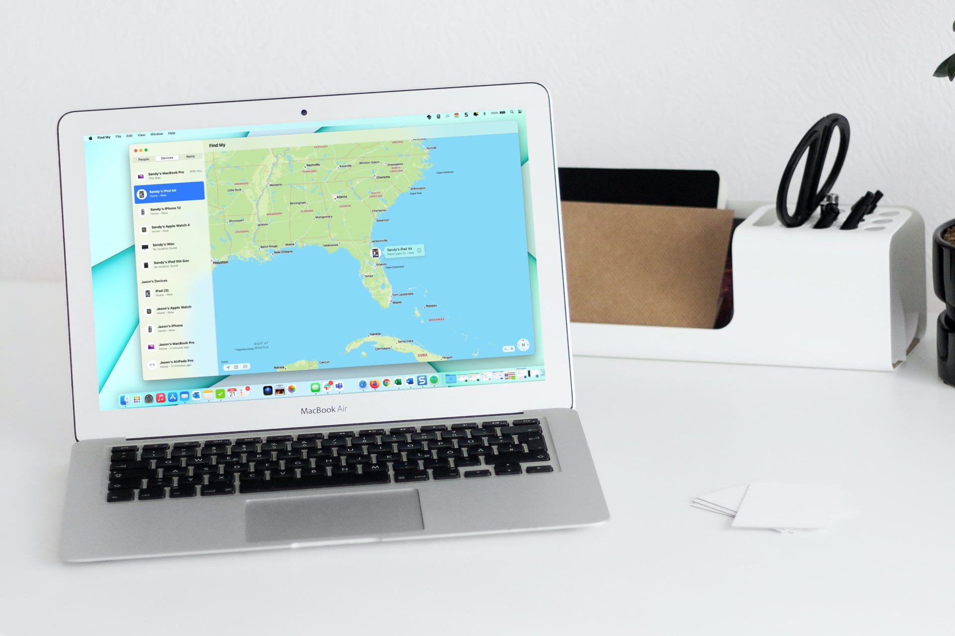 how to use find my mac app macbook desk