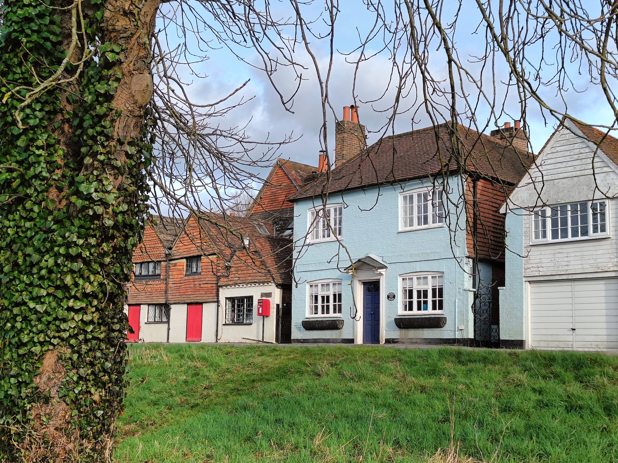 Realme 9 Pro+ photo of houses.