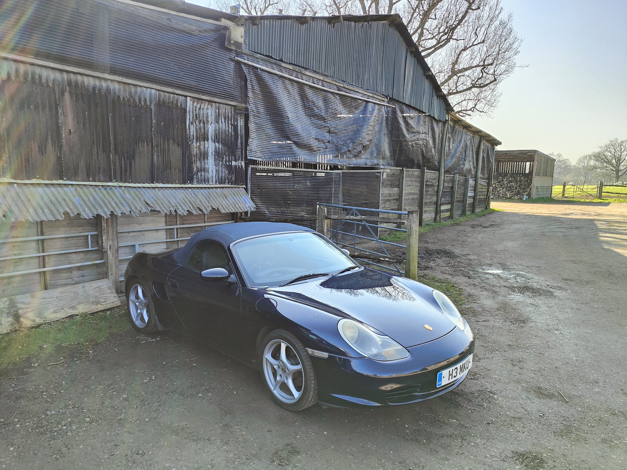 Oppo Find X5 Pro photo of a car with lens flare.