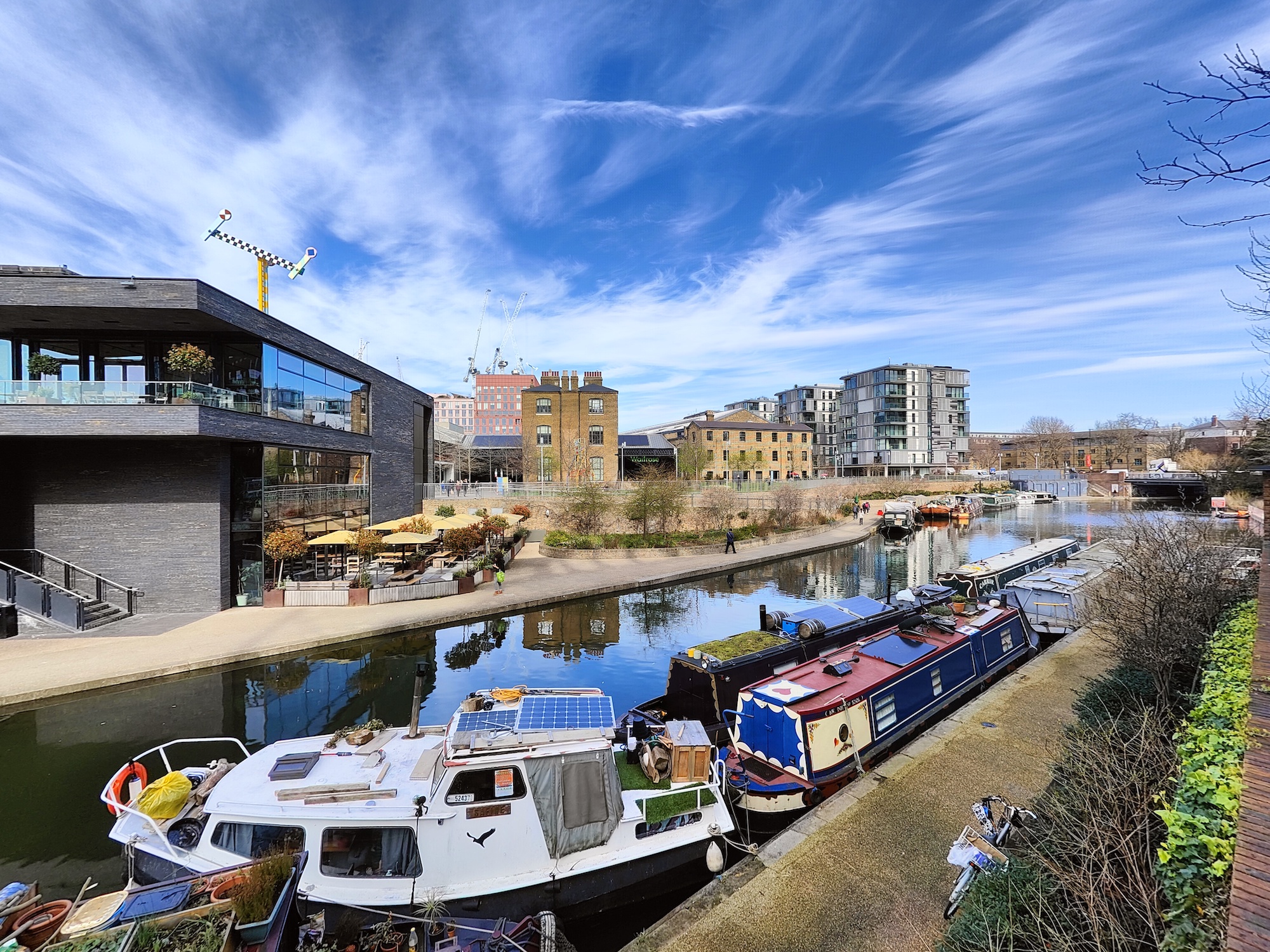 Realme GT 2 Pro 150-degree wide-angle photo of a canal.