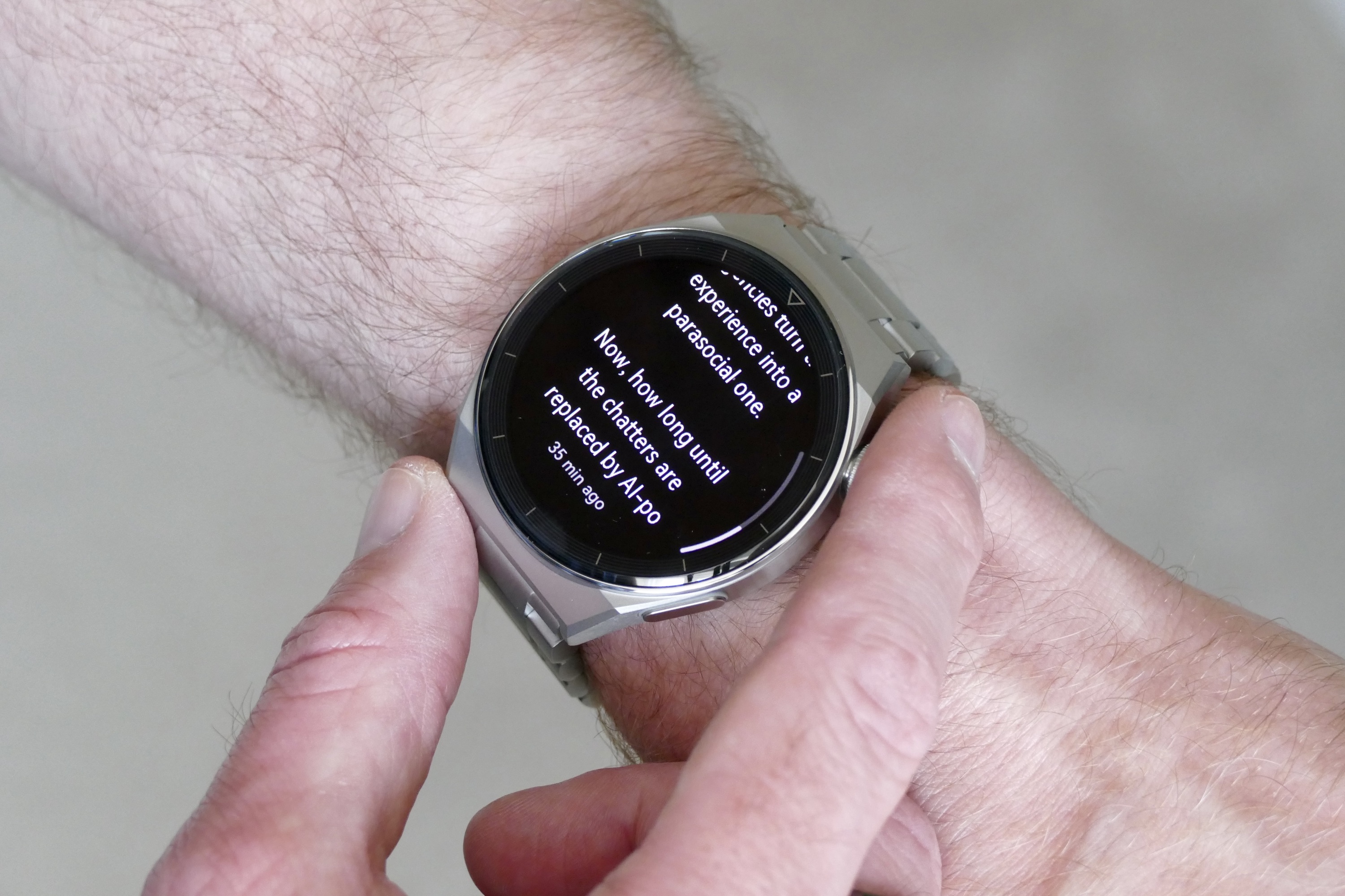 Notifications on the Huawei Watch GT 3 Pro.
