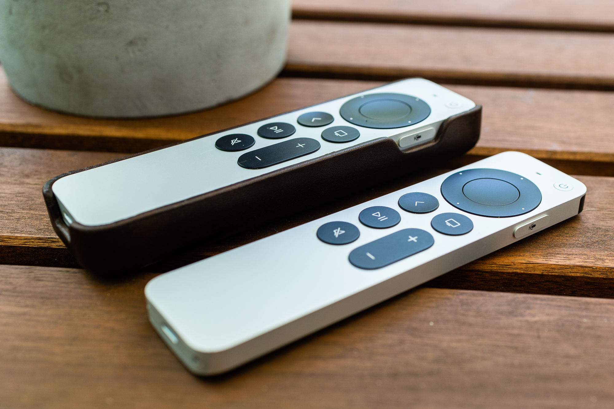 nomad apple tv remote cover review airtag 10