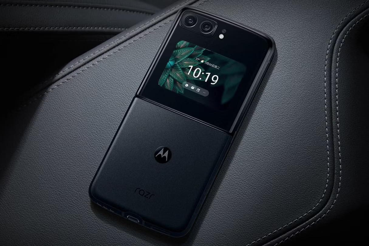 Official render of the Motorola Razr 2022.