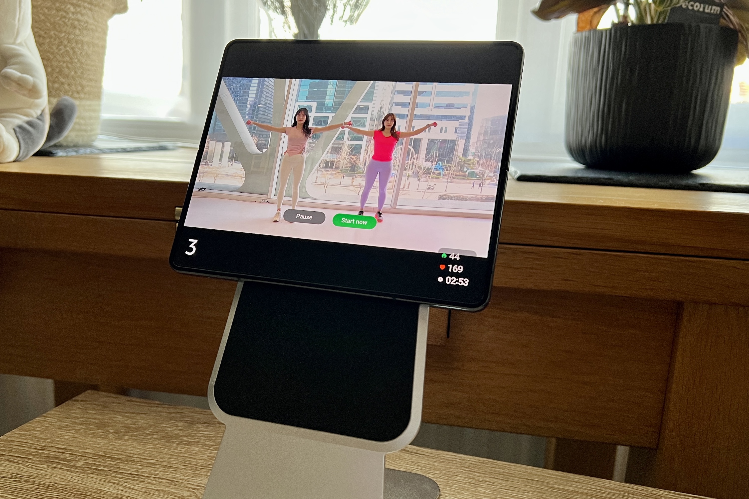 Samsung Health workout mode on the Galaxy Z Fold 4.