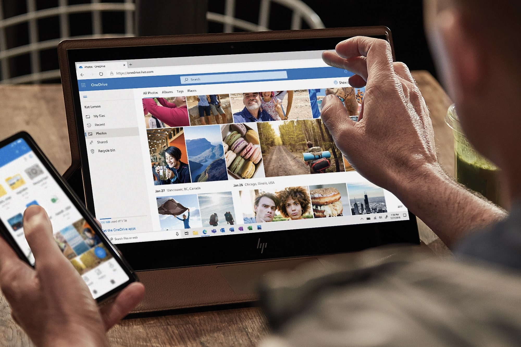 Microsoft OneDrive files can sync between a PC and a phone.