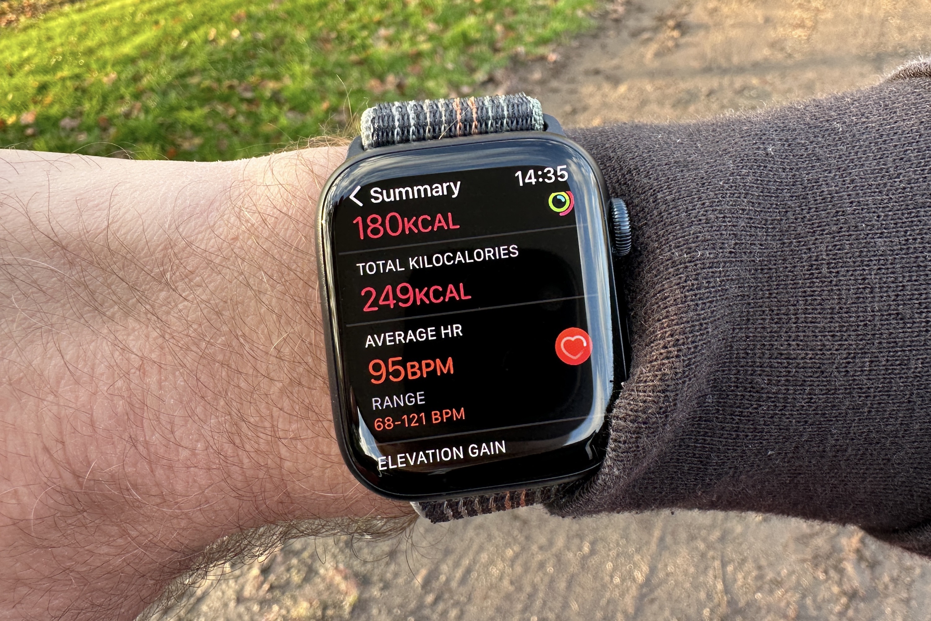 Data from a workout showing on the screen of the Apple Watch Series 8.