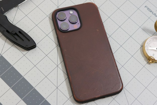 Nomad's Modern Leather case on an iPhone 14 Pro Max.