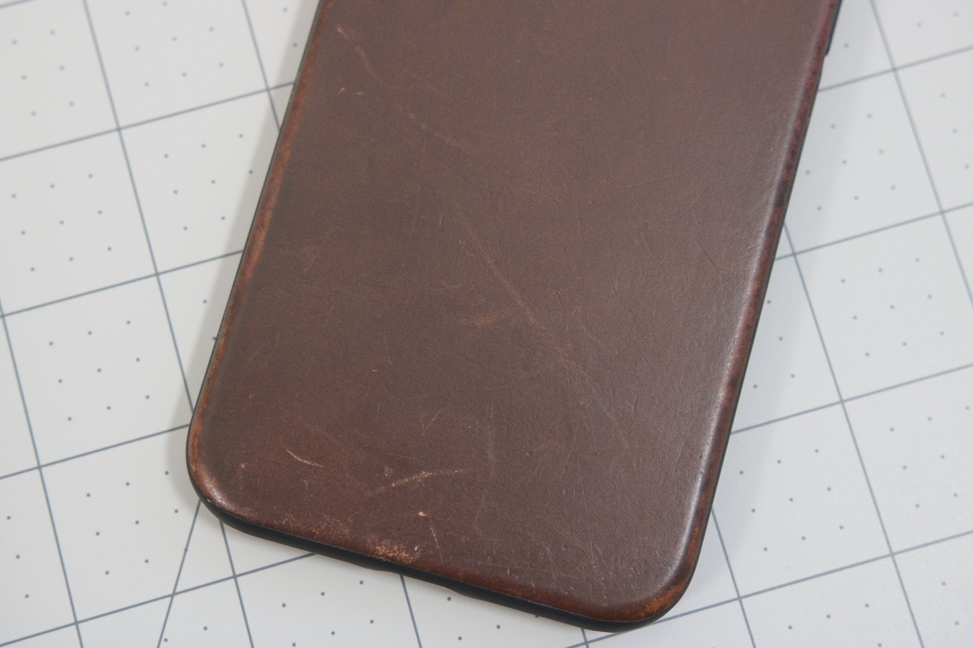 Nomad's Modern Leather case on an iPhone 14 Pro Max.