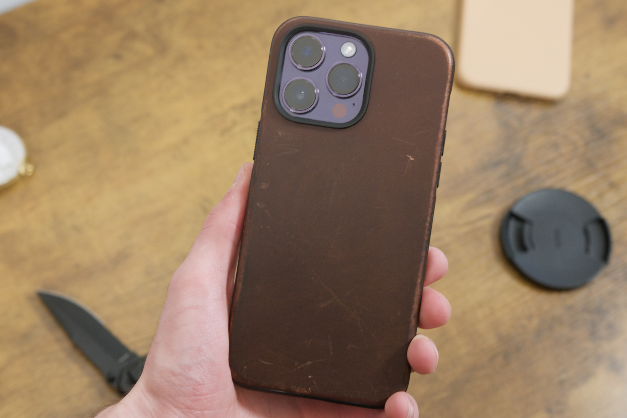 Nomad's Modern Leather case on an iPhone 14 Pro Max.