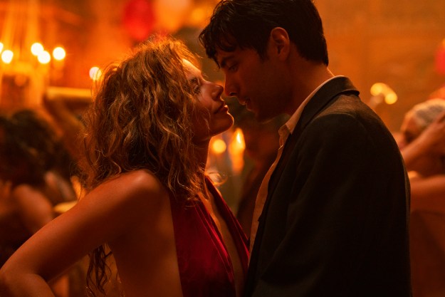 Margot Robbie dances with Diego Calva in Babylon.