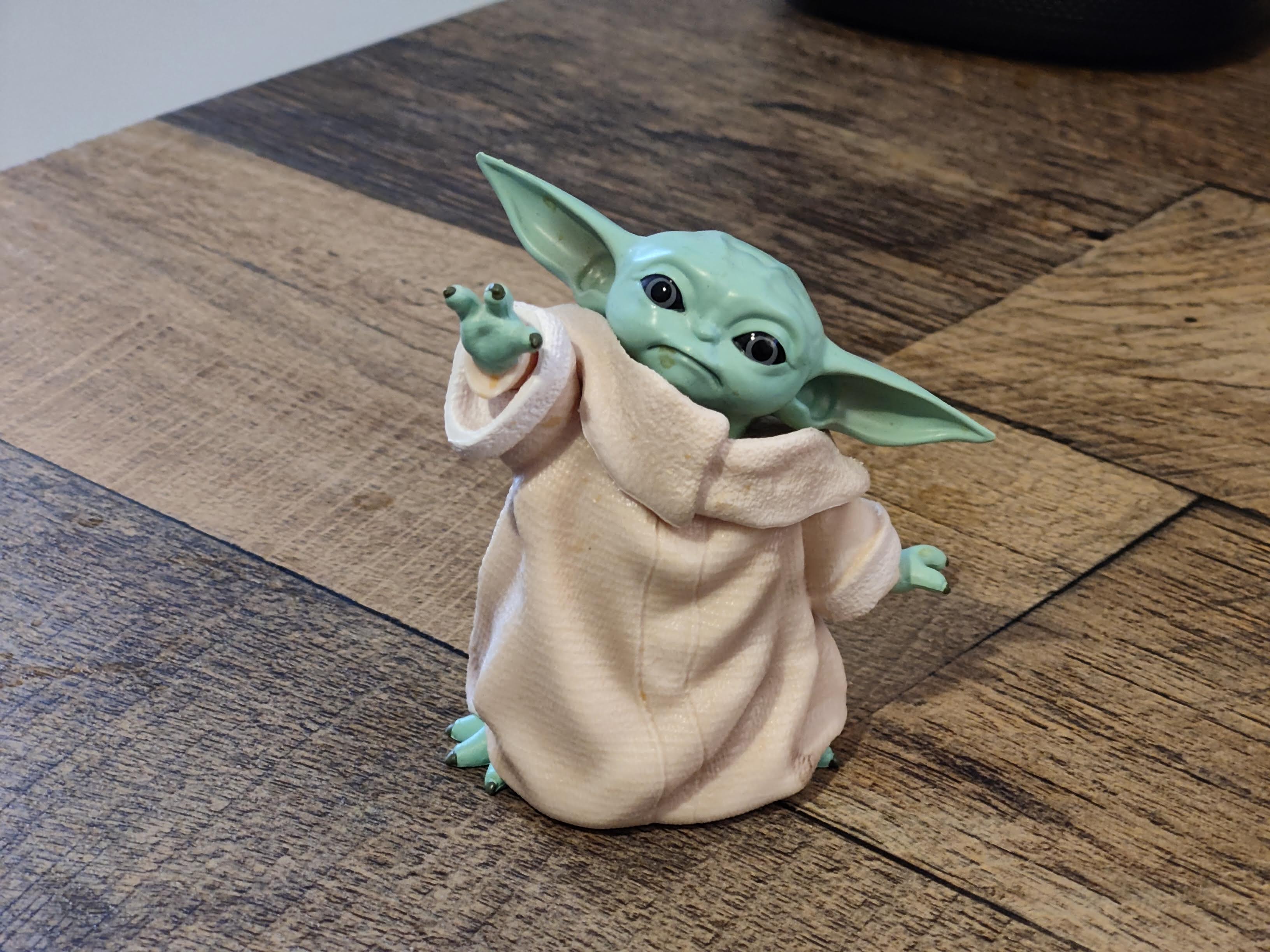 Camera sample from the OnePlus 10 Pro. It's a photo of a small baby Yoda figurine on a desk.