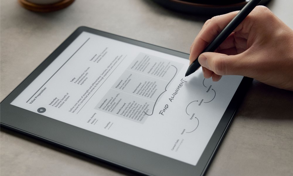 Someone writing on the Kindle Scribe.