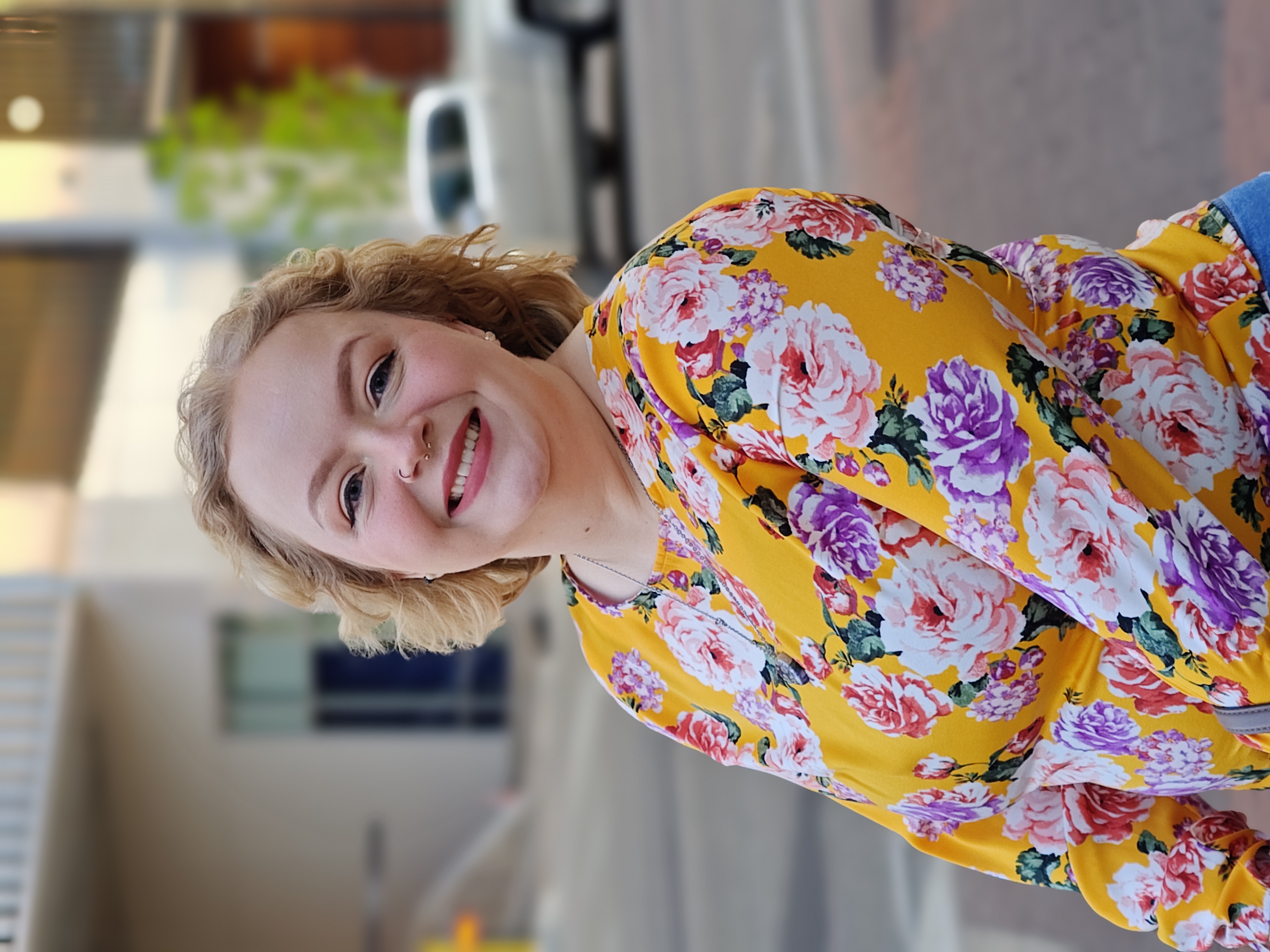 Portrait mode photo of a person with a floral shirt, taken with the Motorola Edge Plus (2023).