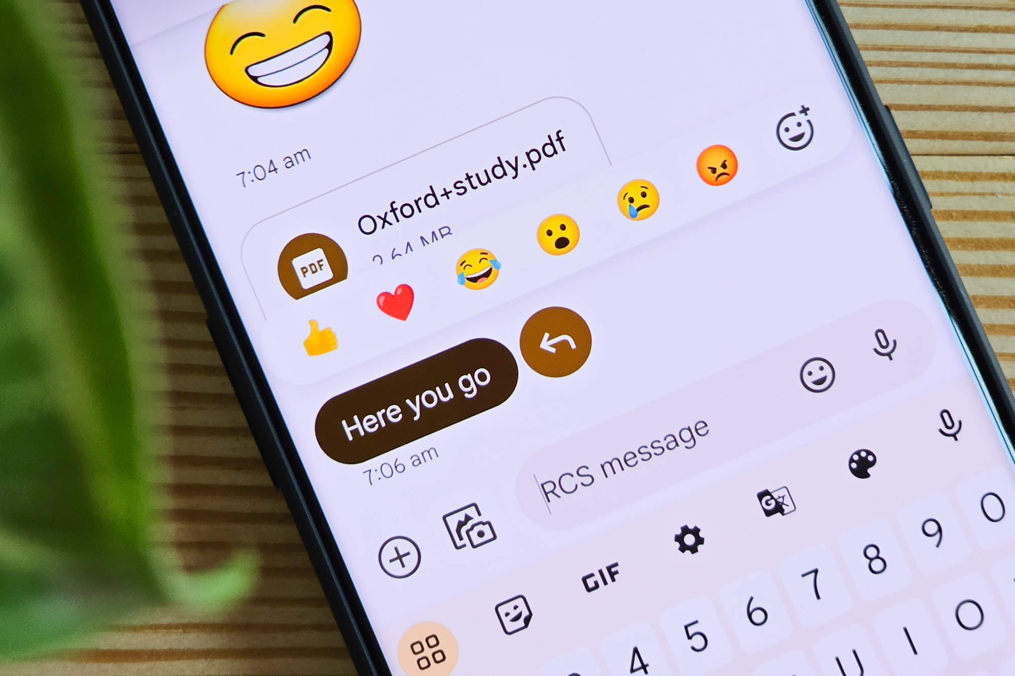 google messages vs samsung emoji reactions