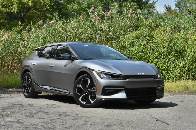 Front three quarter view of the 2023 Kia EV6 GT-Line.