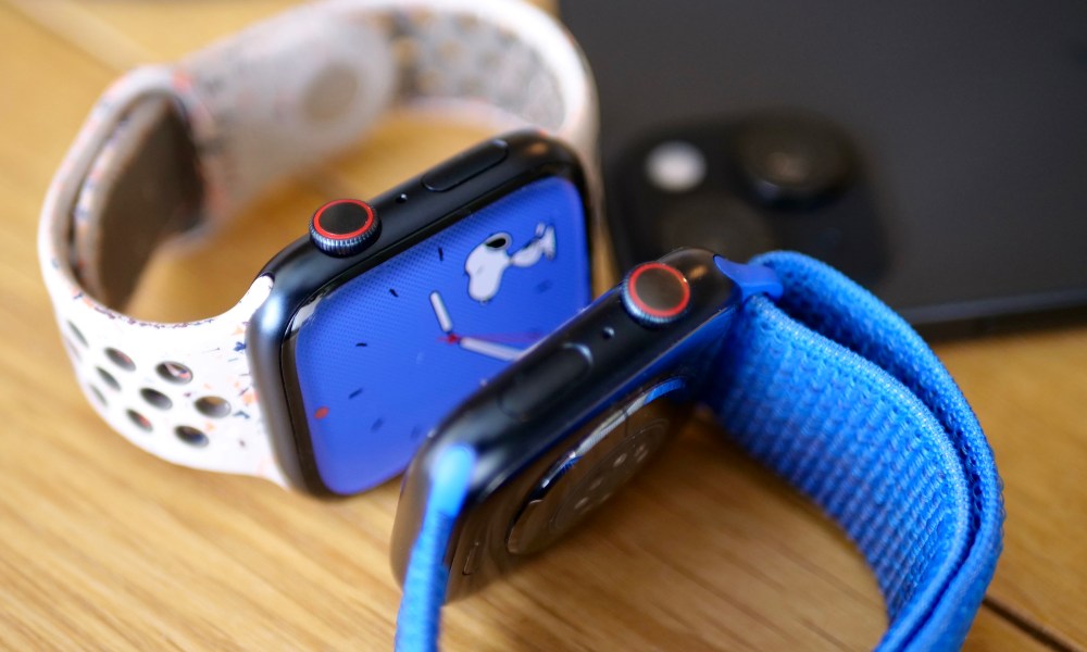 The Apple Watch Series 9 and Apple Watch Series 8, seen from the side.