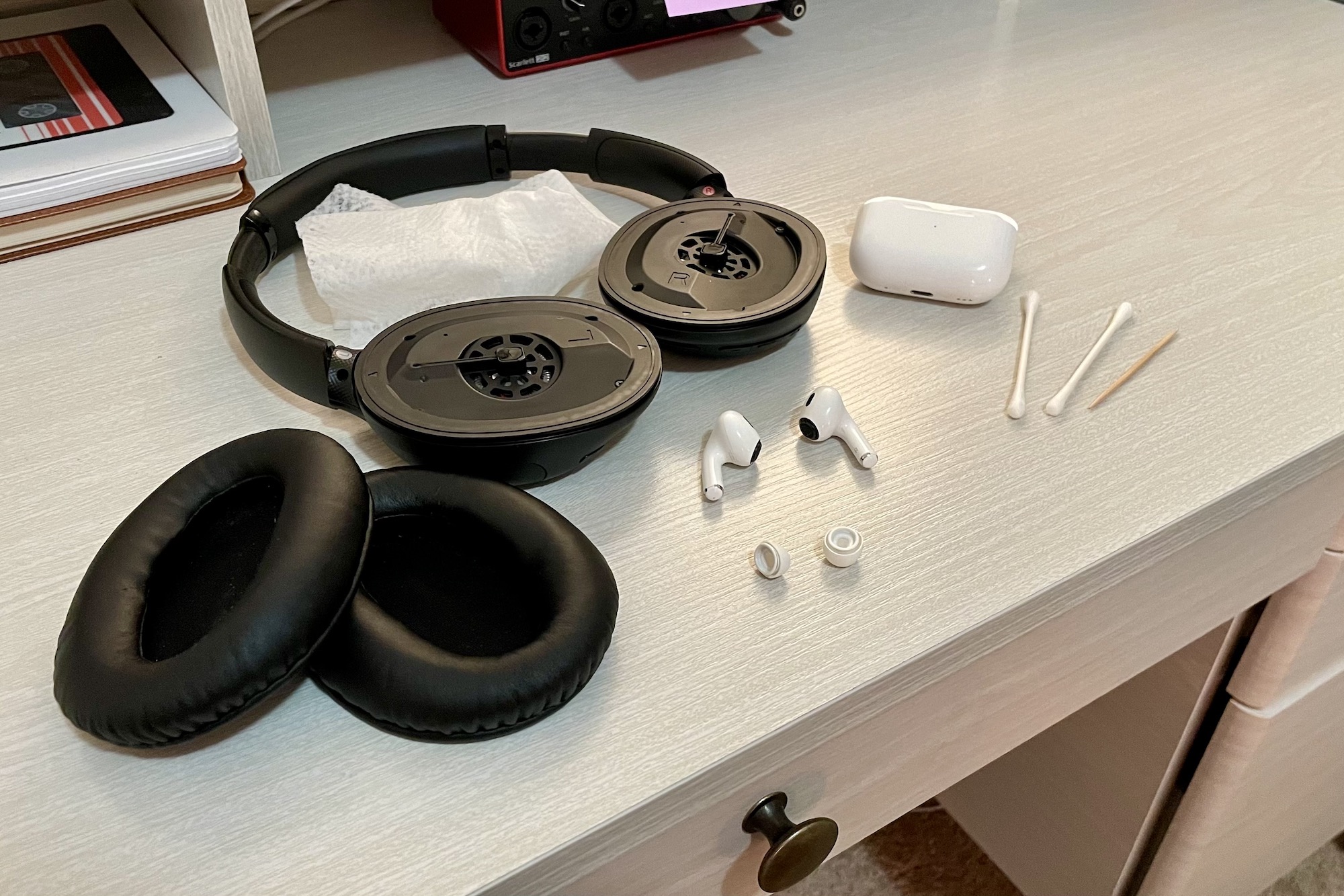 how to clean headphones and earbuds 1