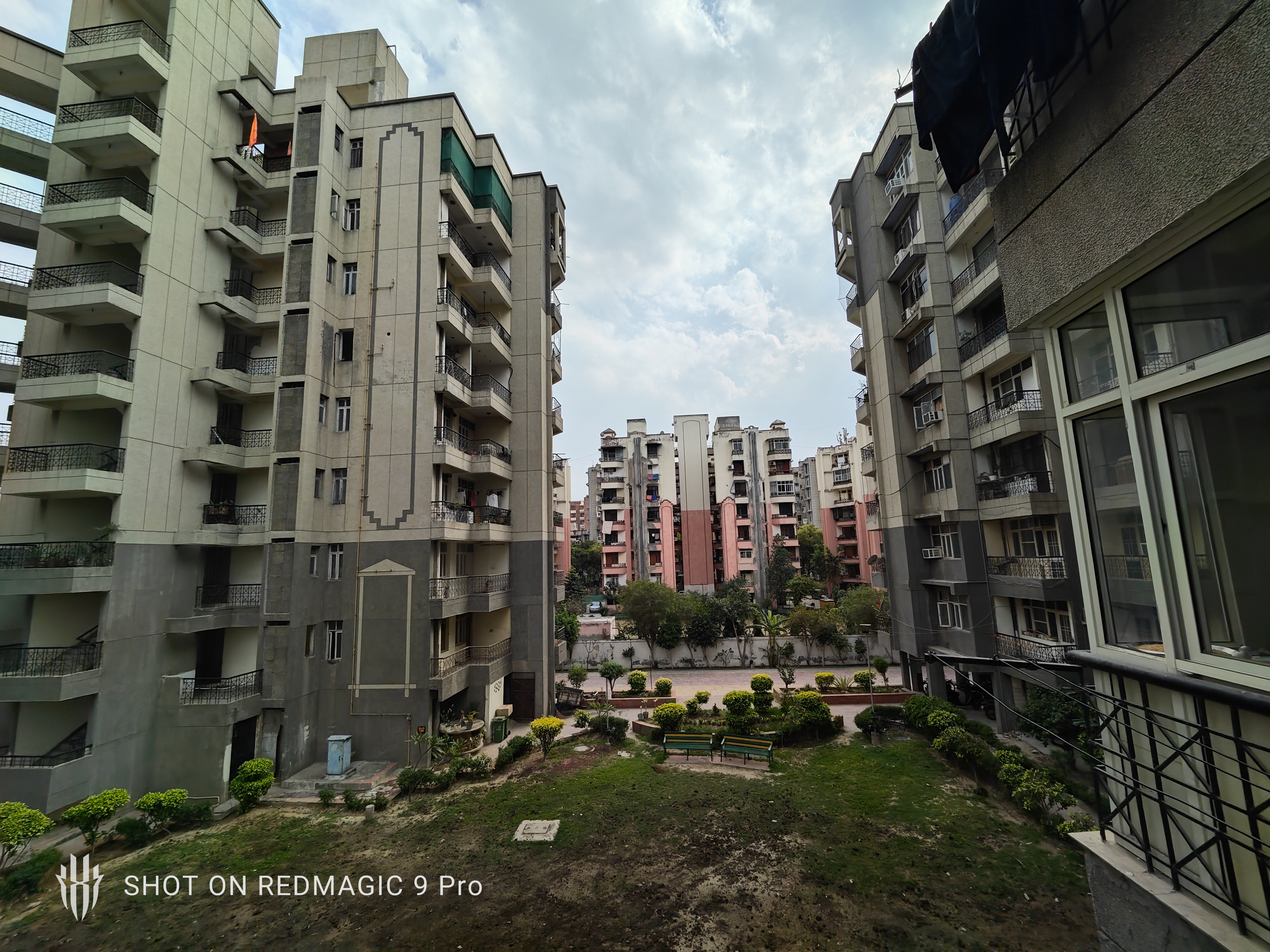 Ultrawide scene with buildings shot on RedMagic 9 Pro.