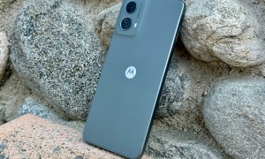 Moto G 5G (2024) in Sage Green.