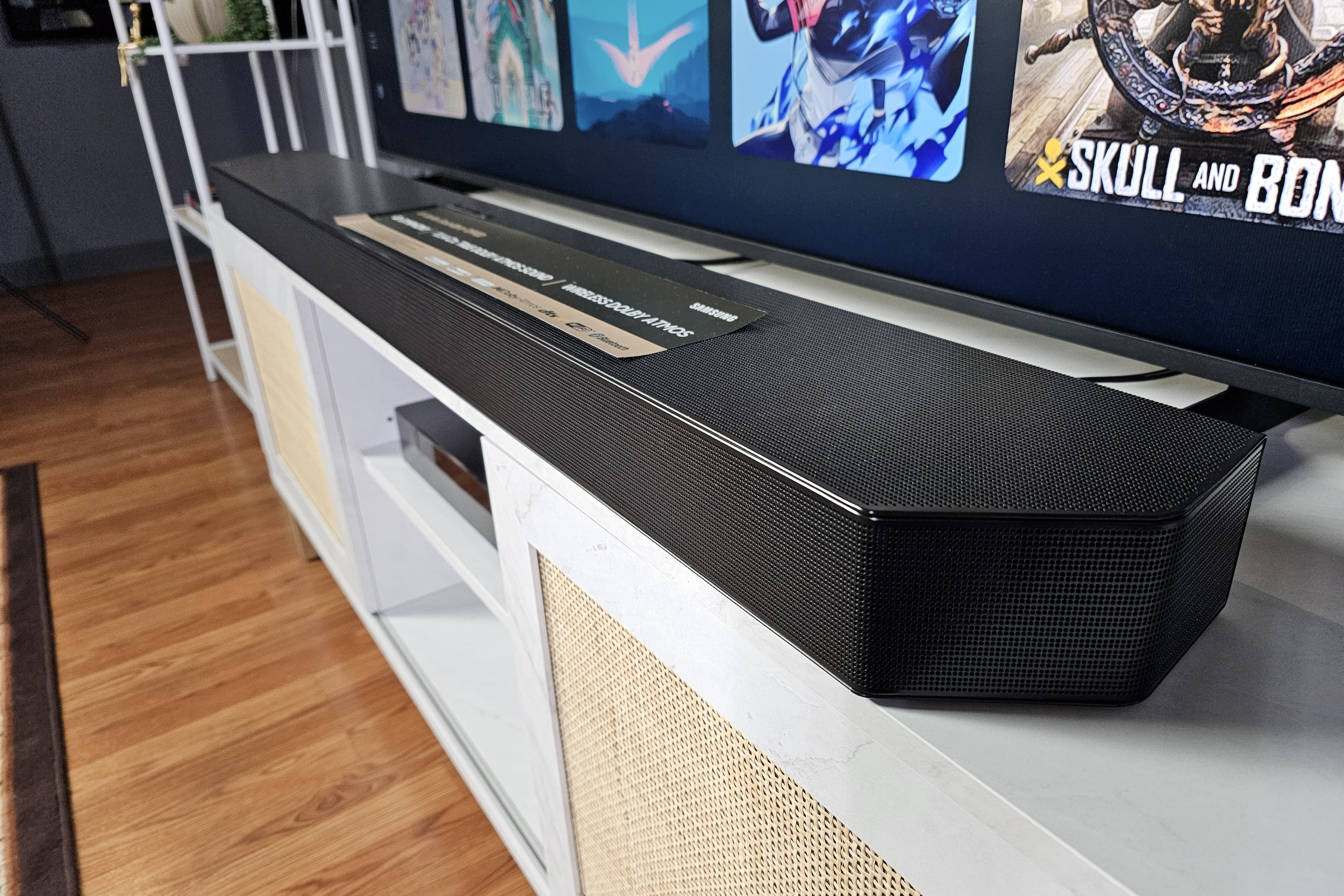 Samsung HW-Q990D Dolby Atmos Soundbar.